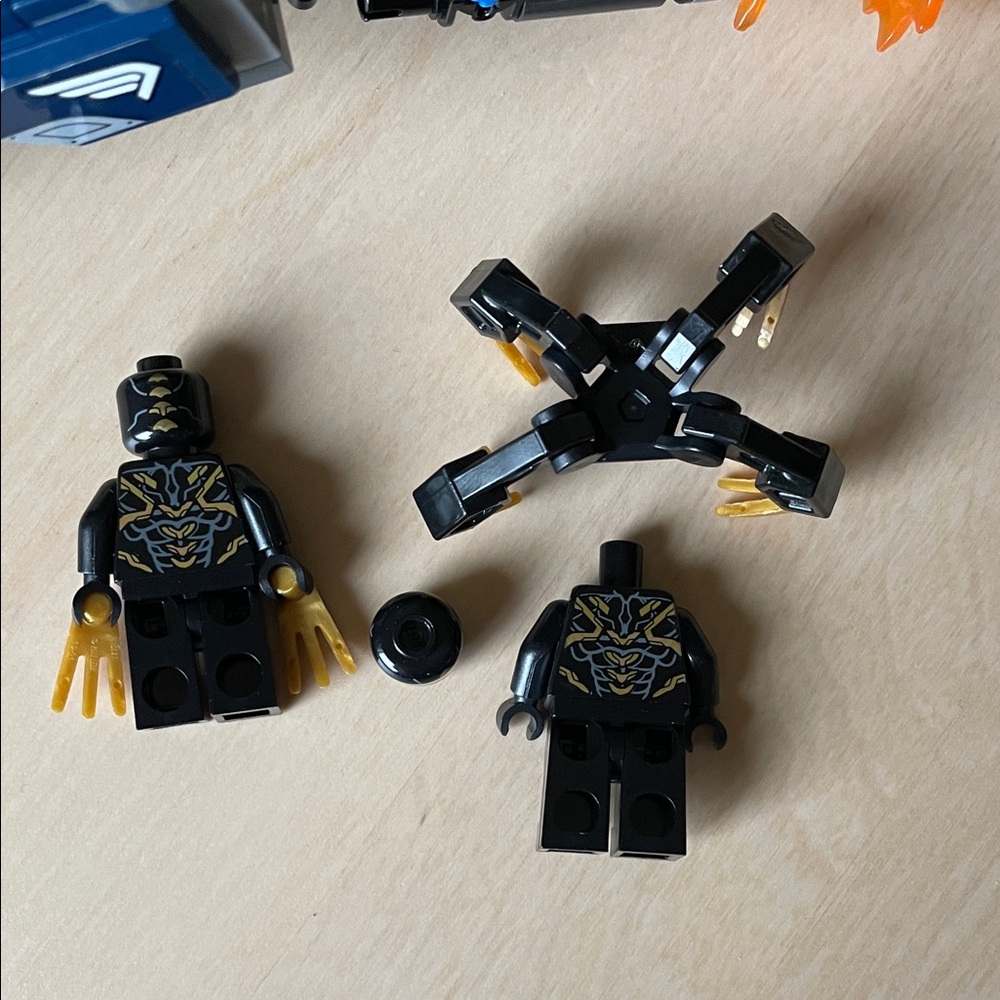 LEGO Set 76123 Captain America: Outriders Attack - Picture 8 of 8
